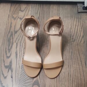 Mix No. 6 Tan Heels Elegant Design